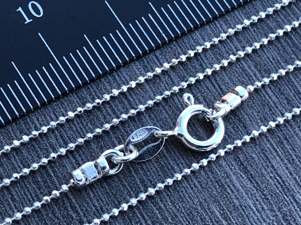 silver sparkly necklace 